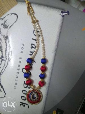 Very nice silk thread necklace