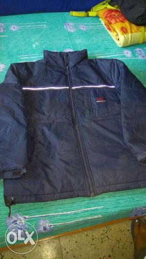 Very warm Navy blue colour jacket..foreign made