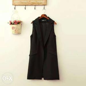 Women's Black Sleeveless Coat