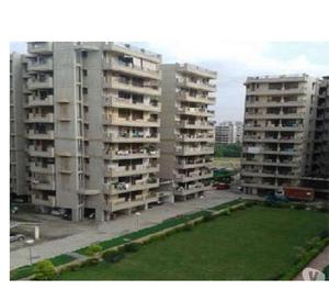 2 BHK + Servant Apartment available for lease on Golf Cours