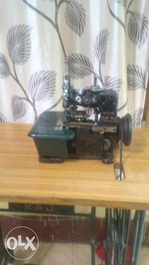 Black Sewing Machine With Tab;e