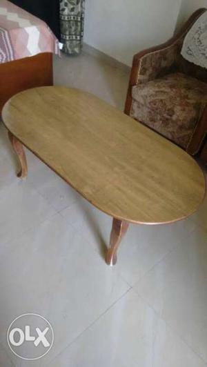 Brown Wooden table in good condition