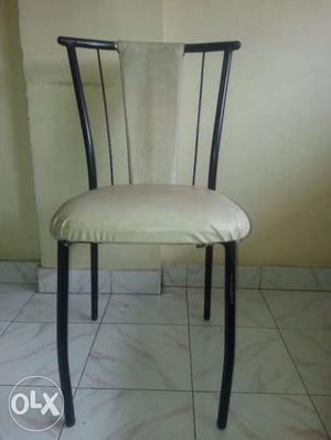 Dining chairs (2nos)