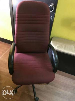 Executive Office chair along with 6 plastic