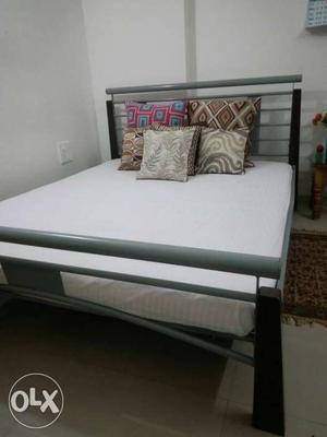 Godrej Queen bed with branded mettress(Ruchi Lifescapes)