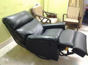 Leather recliner hardly used 1 + years old in excellent