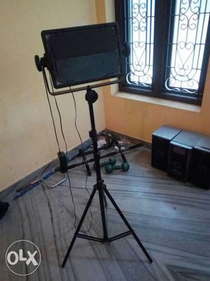 Simpex Led500c video photo light with stand.