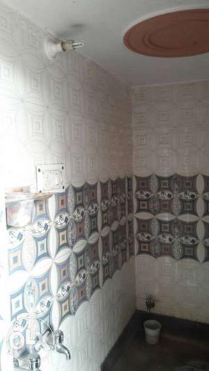 White And Black Ceramic Bathroom Tiles