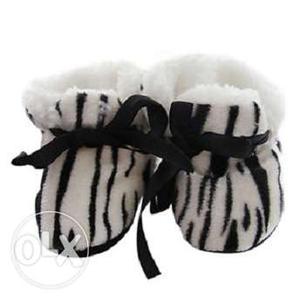 Baby Boys Warm Shoes Black and White Animal Print