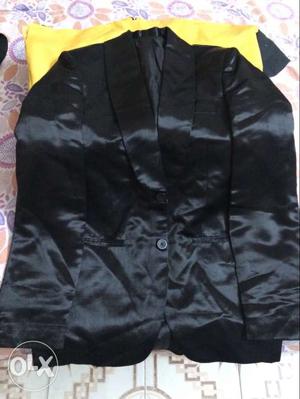 M size wastecoat suit nd M size black suit