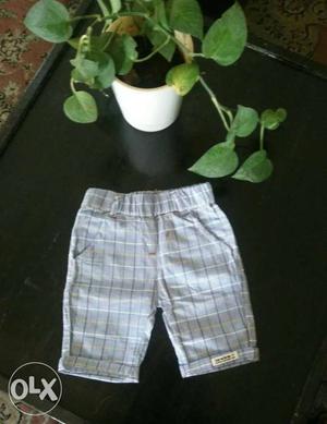 Organic linen cotton shorts for your lil boys.