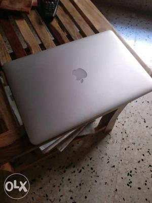 3 months old, MacBook pro 15", i7, 16gb, 256gb ssd,