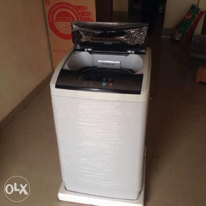 Black And White Top Load Onida 5.8kg washing machine