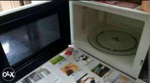 Samsung solo 23ltr microwave in new condition