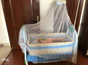 Baby Crib excelent condition. Just used 3 months
