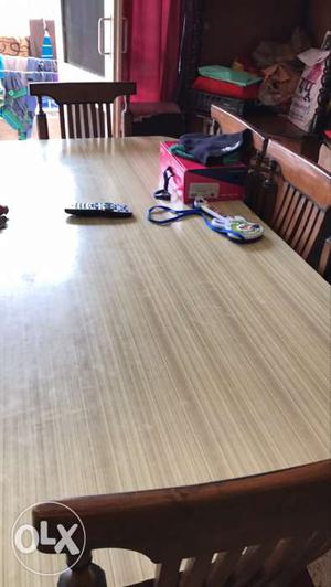 Dining table in good condition sale due to shift