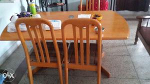 Dining table with 5 chairs in good condition