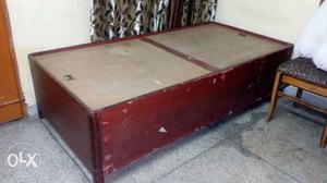 Single deewan bed for sale.fixed price