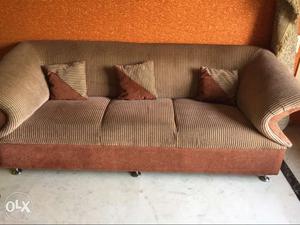 Very good condition 3+1+1 sofa for immediate sale.