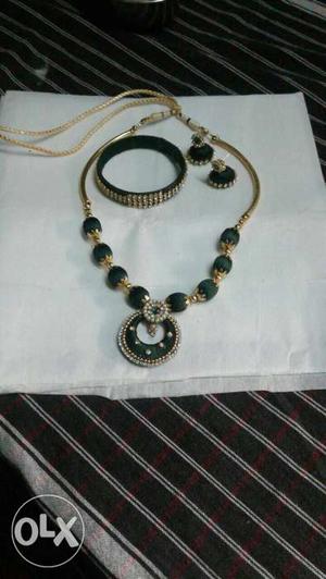Black And Gold Necklace And Bracelet With Earrings Set