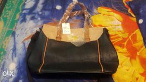 Brand new pure leather hand bag.from dubai.md
