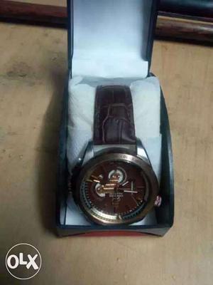 Brown Leather Strapped Round Chronograph Watch