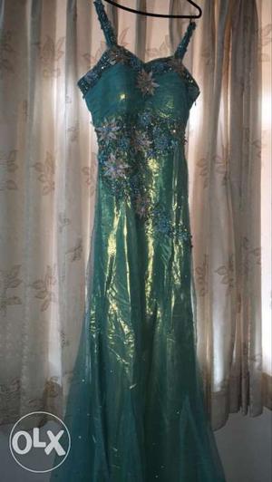 Exclusive Green Sleeveless Gown.! Grab its soon