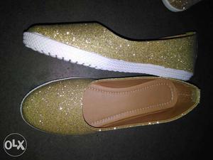 Gold Glittered Flat Shoes