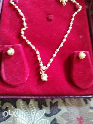 Gold Necklace And Pair Of Earrings In Box
