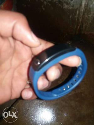 Intex fitbit watch working properly and warranty 5moth..