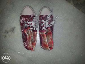 Maroon Gray And White Skull Print High shoes