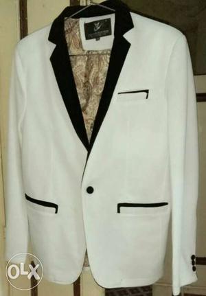 Rich look white blazer ! Size L