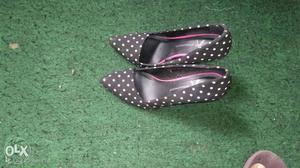 Women's Pair Of Black And White Polka Dot Pointed Flats