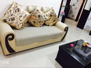 5 seater sofa just 1 month old