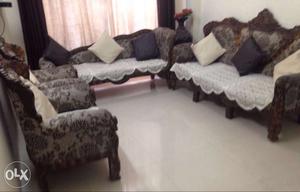 8 seater traditional sofa including deewan. Free
