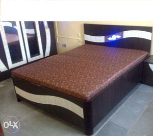 Bed Queen size in best quality.