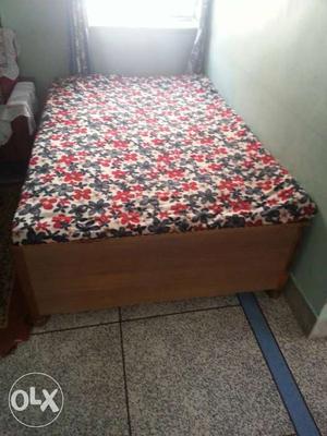 Box divan 4' 6' one year old very good condition