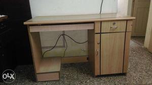 Computer table in good condition.
