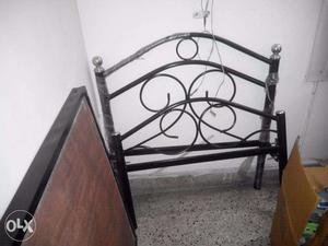 Single bed, metal frame, perfect condition