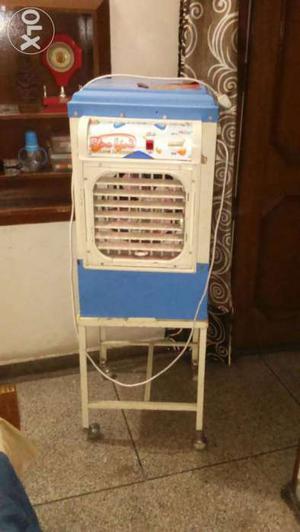 Want to sell like new medium size cooler with