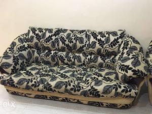 White And Black Floral 3-seat Sofa