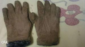 I want to sell a pair of leather gloves in good