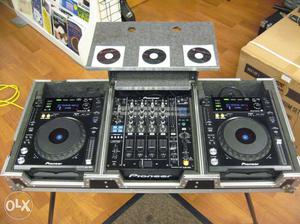 Pioneer CDJ-850 and Pioneer DJM-850 with CASE PRO DJ SYSTEM.