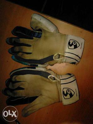 1 Pair White Leather Gloves