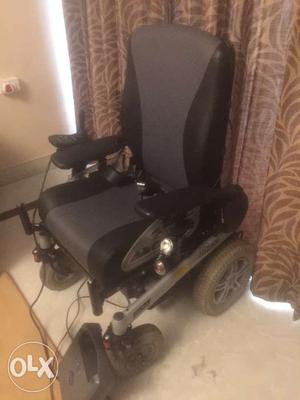 Electronic chair fully recharable