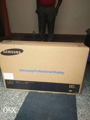 Samsung 80" Smart Tv Box
