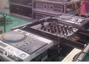 Sell pioneer Dj player CD DJ 200 only .