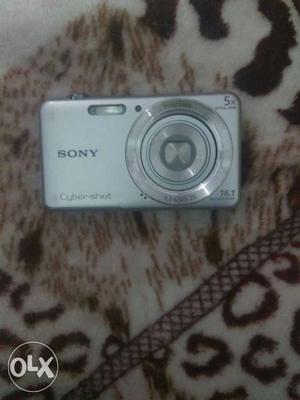 Sony cybershoot camera with 8gb memory car and