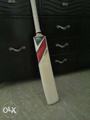 Unused SLAZENGER V100 cricket bat