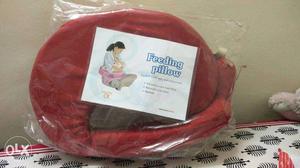 Almost unused feeding pillow on sale. Brand: moms and me